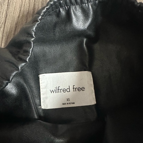 Aritzia Wilfred Free Vegan Leather Leggings - Picture 4 of 4